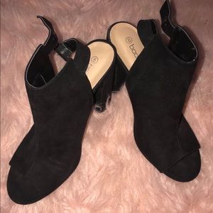 Wide width black bootie